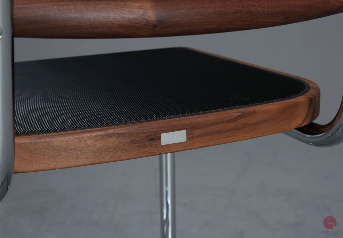 Thonet S64 N Pure Materials Freischwinger Logoansicht Thonet S64 N Pure Materials Freischwinger Logoansicht