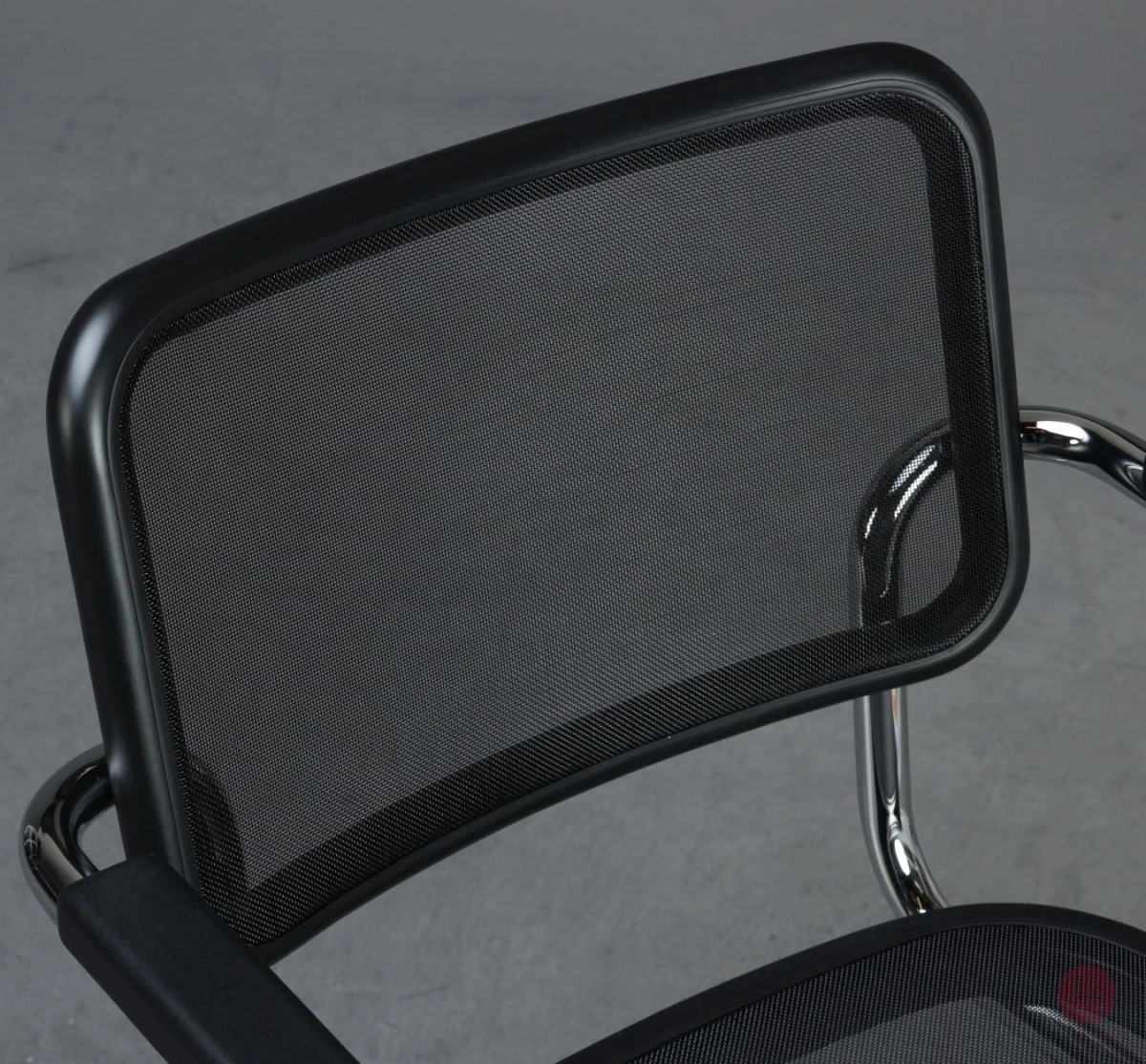 Thonet S64 N Freischwinger mit Netzgewebe Schwarz Gestell verchromt