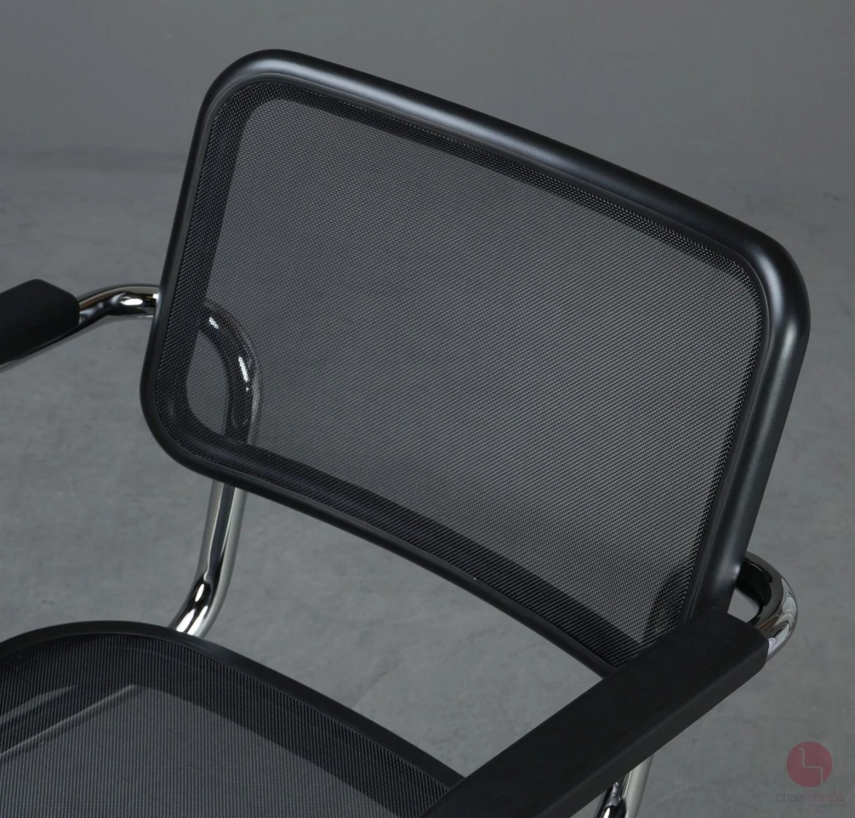 Thonet S64 N Freischwinger mit Netzgewebe Schwarz Gestell verchromt