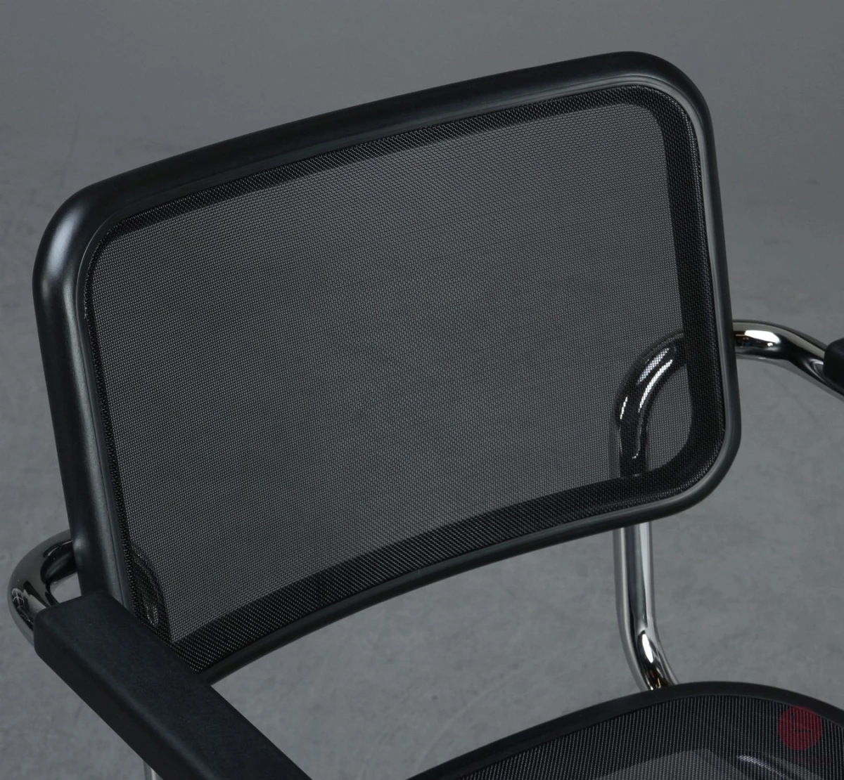 Thonet S64 N Freischwinger mit Netzgewebe Schwarz Gestell verchromt
