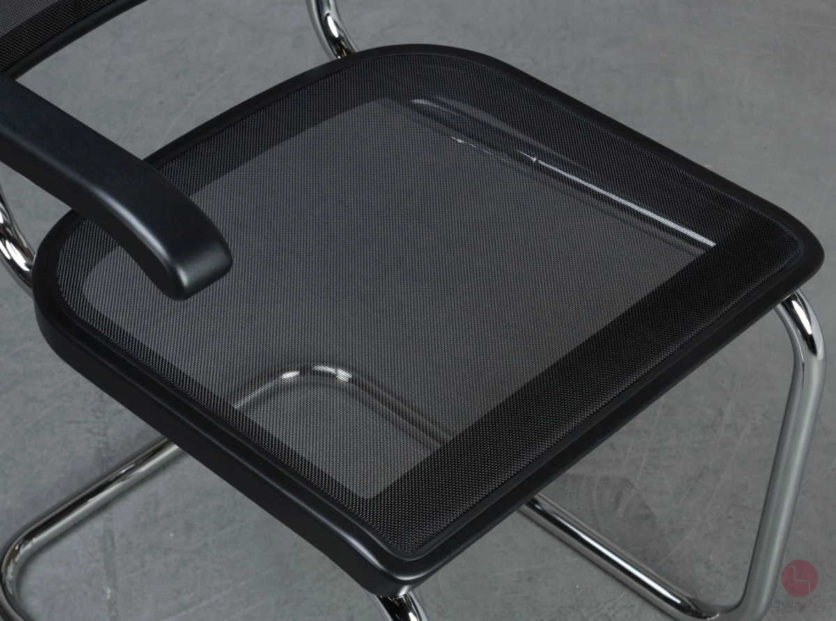 Thonet S64 N Freischwinger mit Netzgewebe Schwarz Gestell verchromt