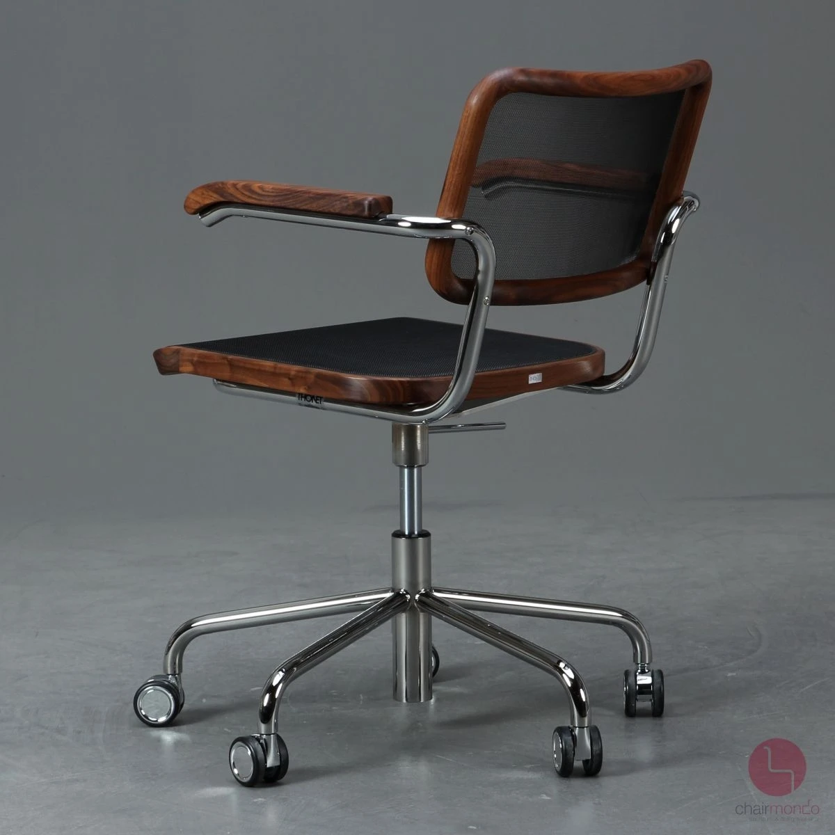 Thonet S64 NDR Atelier Pure Materials Nussbaum Chrom Netzgewebe höhenverstellbar, neuwertig gebraucht Thonet S64 NDR Atelier Pure Materials Nussbaum Chrom Netzgewebe höhenverstellbar, neuwertig gebraucht
