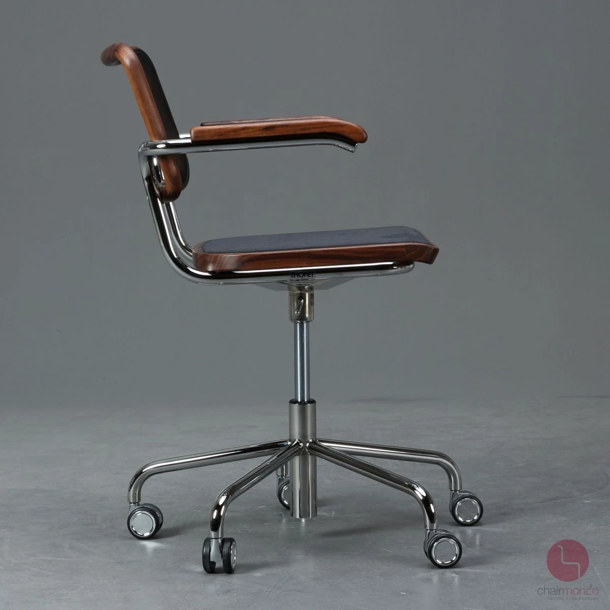 Thonet S64 NDR Atelier Pure Materials Nussbaum Chrom Netzgewebe höhenverstellbar, neuwertig gebraucht Thonet S64 NDR Atelier Pure Materials Nussbaum Chrom Netzgewebe höhenverstellbar, neuwertig gebraucht