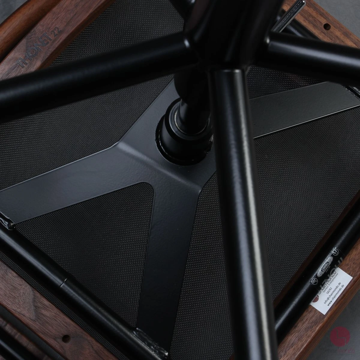 Thonet S64 NDR Atelier Pure Materials Nussbaum Schwarz Netzgewebe höhenverstellbar, neuwertig gebraucht Thonet S64 NDR Atelier Pure Materials Nussbaum Schwarz Netzgewebe höhenverstellbar, neuwertig gebraucht