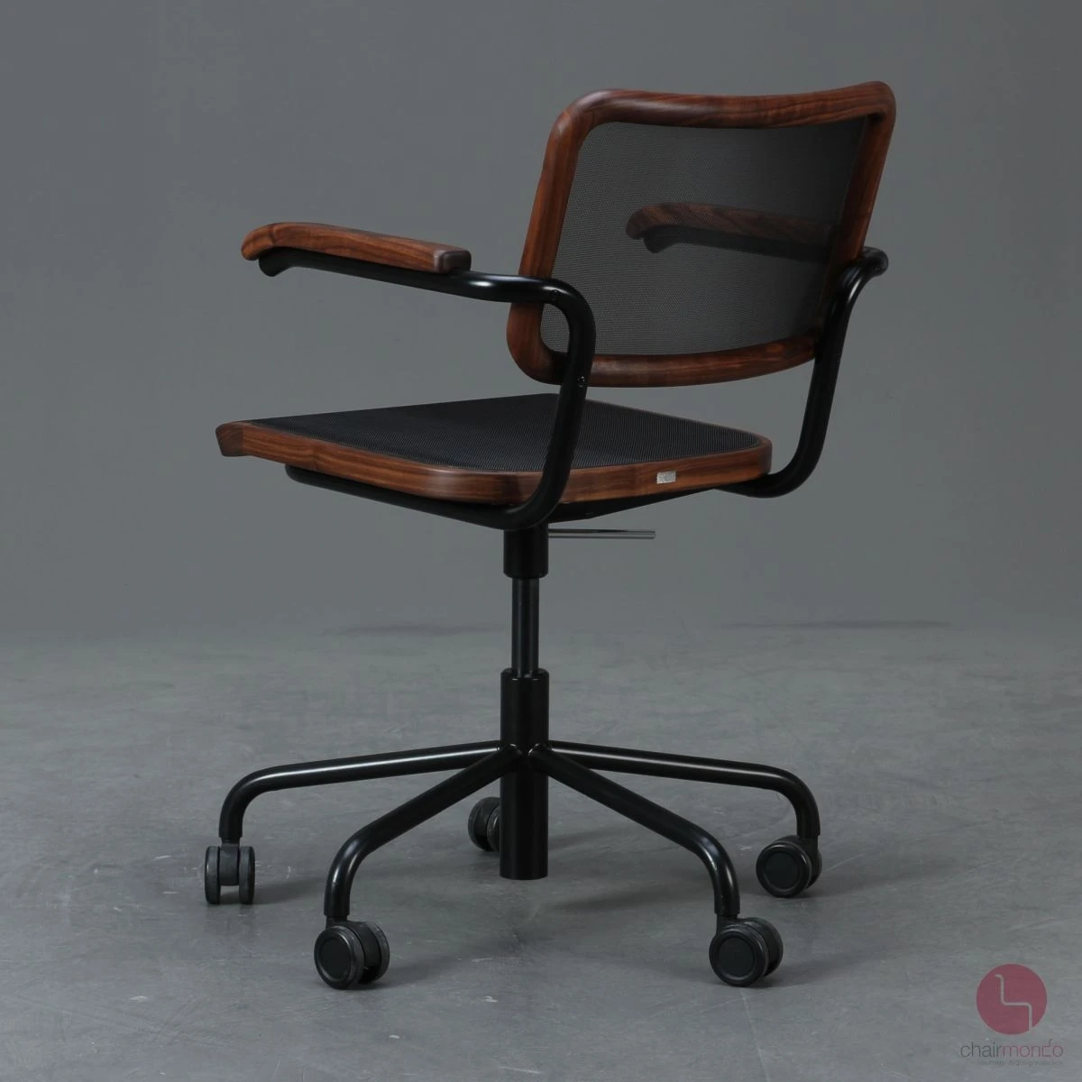 Thonet S64 NDR Atelier Pure Materials Nussbaum Schwarz Netzgewebe höhenverstellbar, neuwertig gebraucht Thonet S64 NDR Atelier Pure Materials Nussbaum Schwarz Netzgewebe höhenverstellbar, neuwertig gebraucht