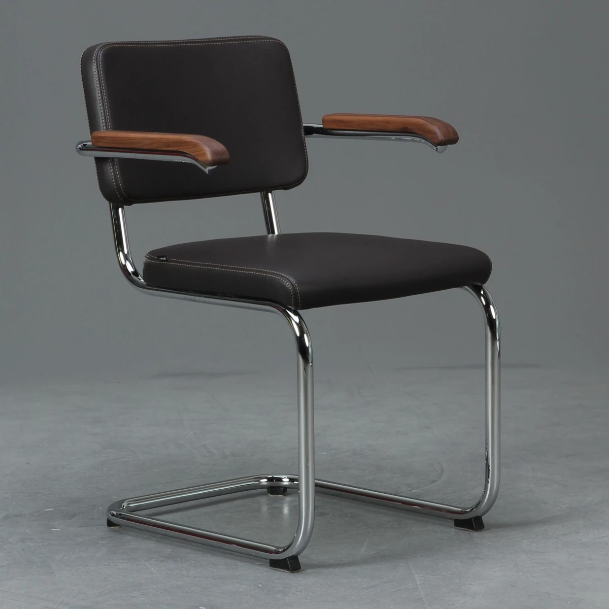 Thonet-S64-PV-Nappaleder-Dunkelbraun-Nussbaum-Armlehnen
