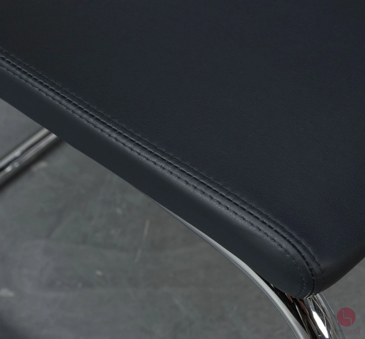 Thonet S64 SPV Stuhl mit Ledersitzfläche Lederpolster Thonet S64 SPV Stuhl mit Ledersitzfläche Lederpolster