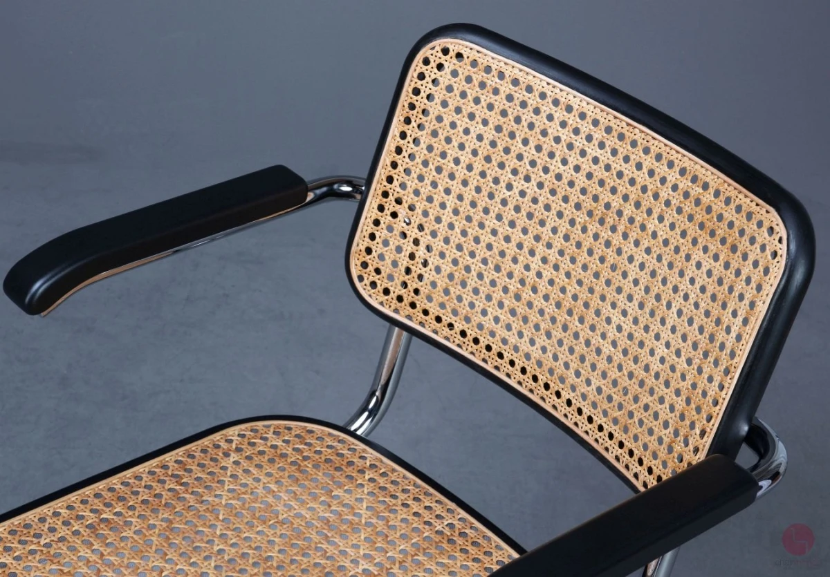 Thonet S64 V Freischwinger in Schwarz mit Patina und Stützgewebe gebraucht Thonet S64 V Freischwinger in Schwarz mit Patina und Stützgewebe gebraucht
