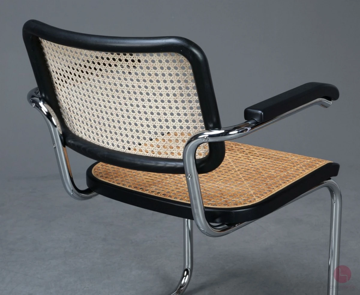 Thonet S64 V Freischwinger in Schwarz mit Patina und Stützgewebe gebraucht Thonet S64 V Freischwinger in Schwarz mit Patina und Stützgewebe gebraucht