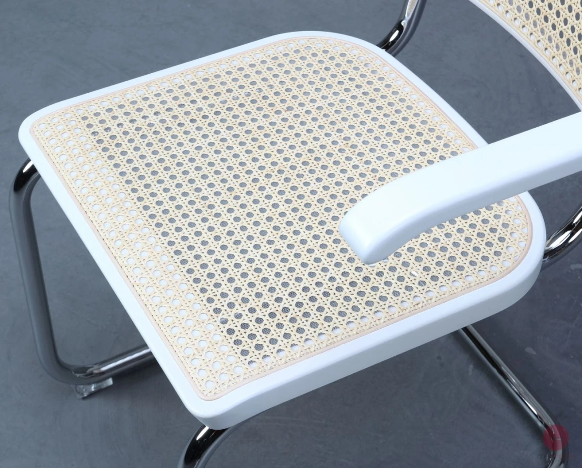 Thonet S64 V Freischwinger in Weiß aus 2021, neuwertig gebraucht Thonet S64 V Freischwinger in Weiß aus 2021, neuwertig gebraucht