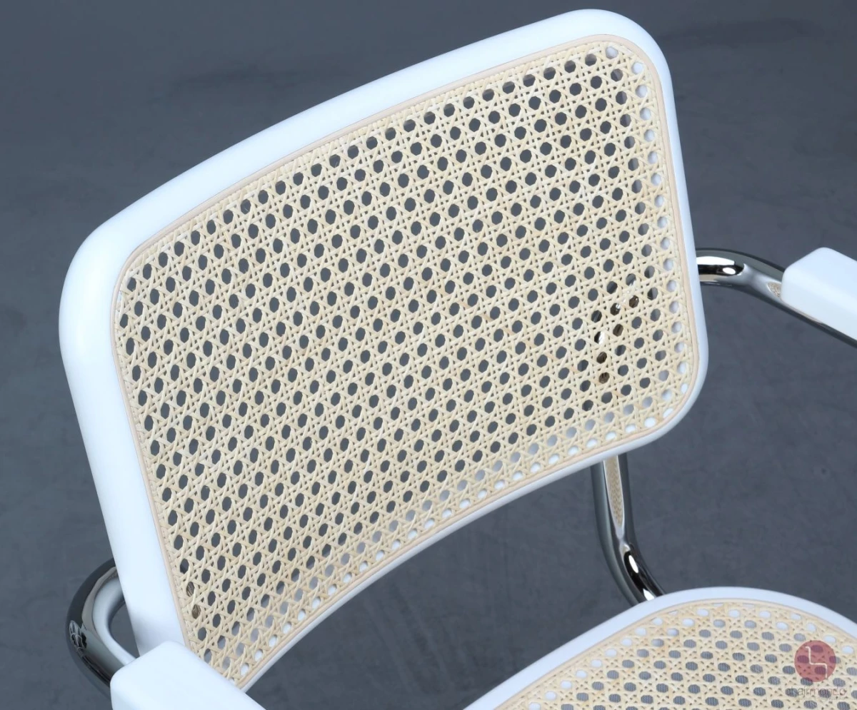 Thonet S64 V Freischwinger in Weiß aus 2021, neuwertig gebraucht Thonet S64 V Freischwinger in Weiß aus 2021, neuwertig gebraucht