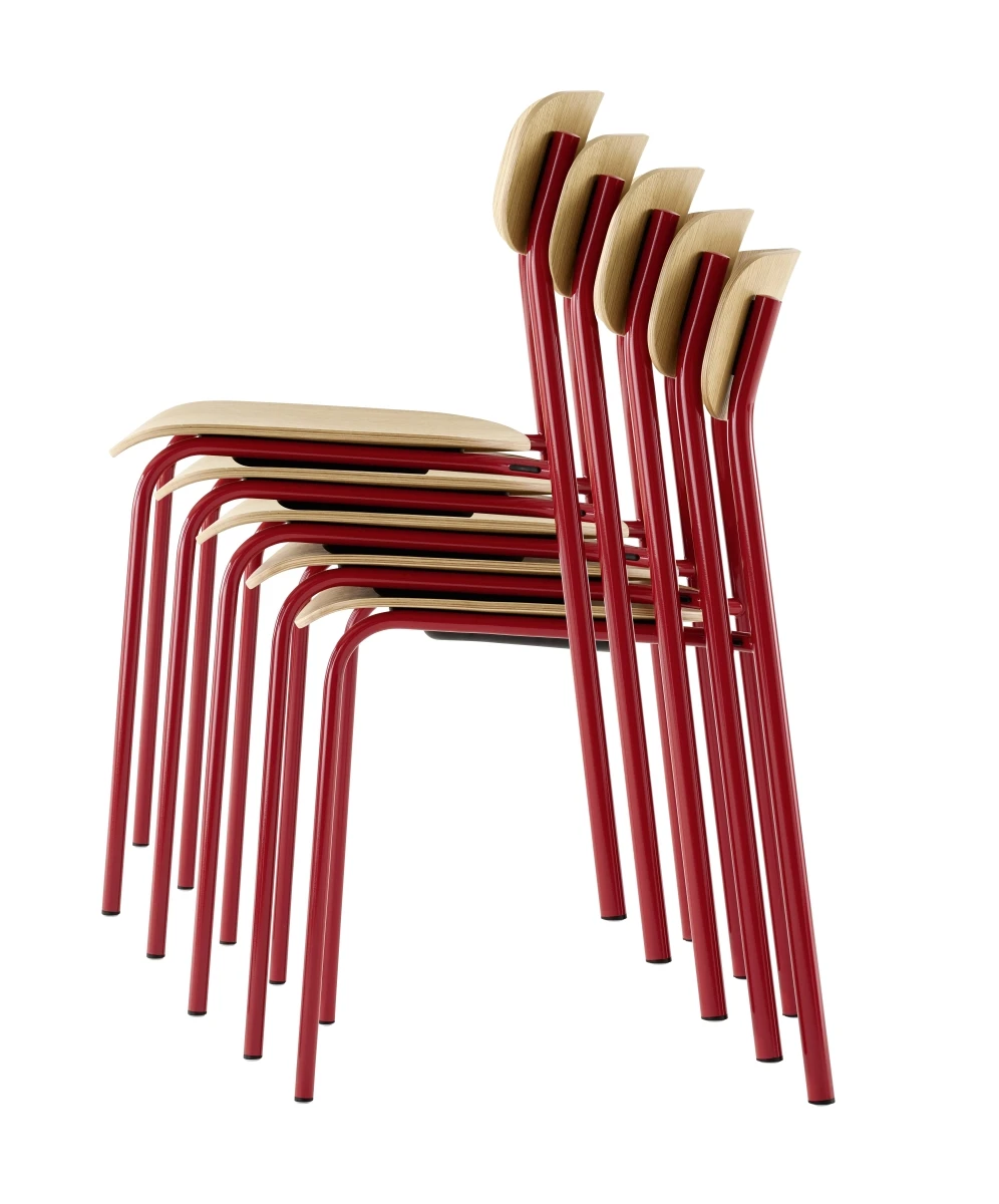 Thonet S32 Stahlrohr Stuhl in rot gestapelt Thonet S32 Stahlrohr Stuhl in rot gestapelt