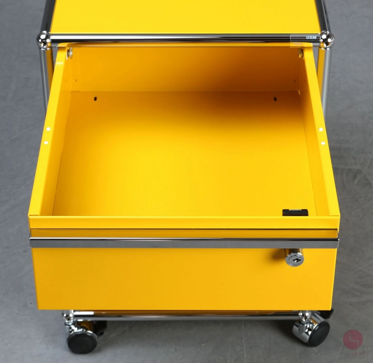 USM Haller Rollcontainer Gelb mit zwei Schubladen