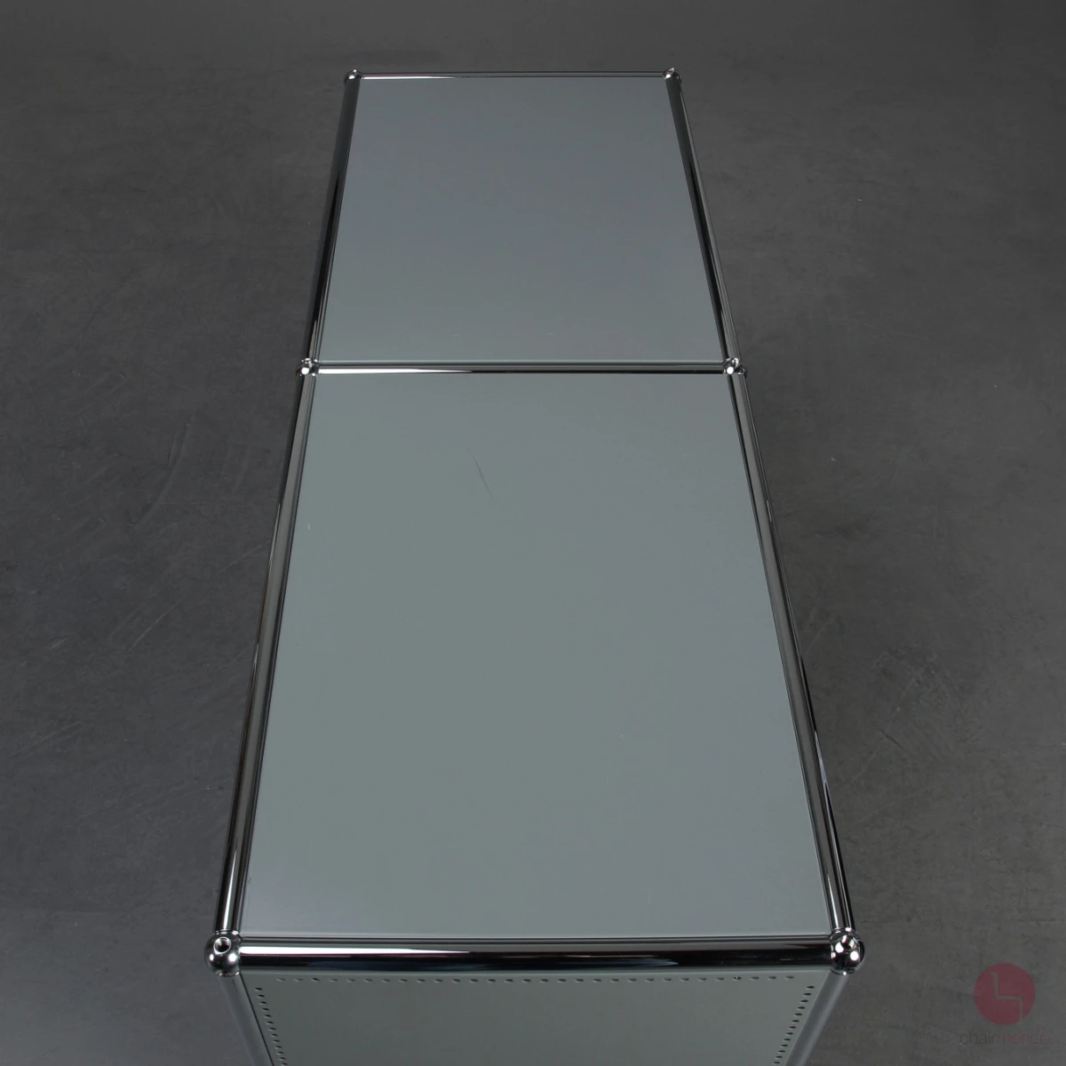 USM Haller Regal in Mittelgrau mit vier offenen Fächern gebraucht