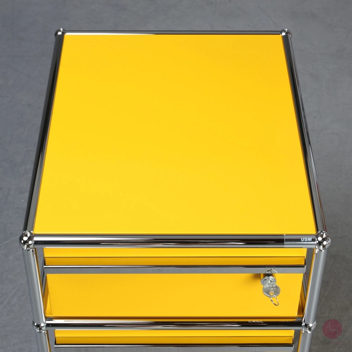 USM Haller Rollcontainer Gelb mit zwei Schubladen