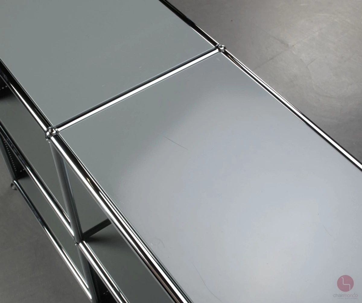 USM Haller Regal in Mittelgrau mit vier offenen Fächern gebraucht