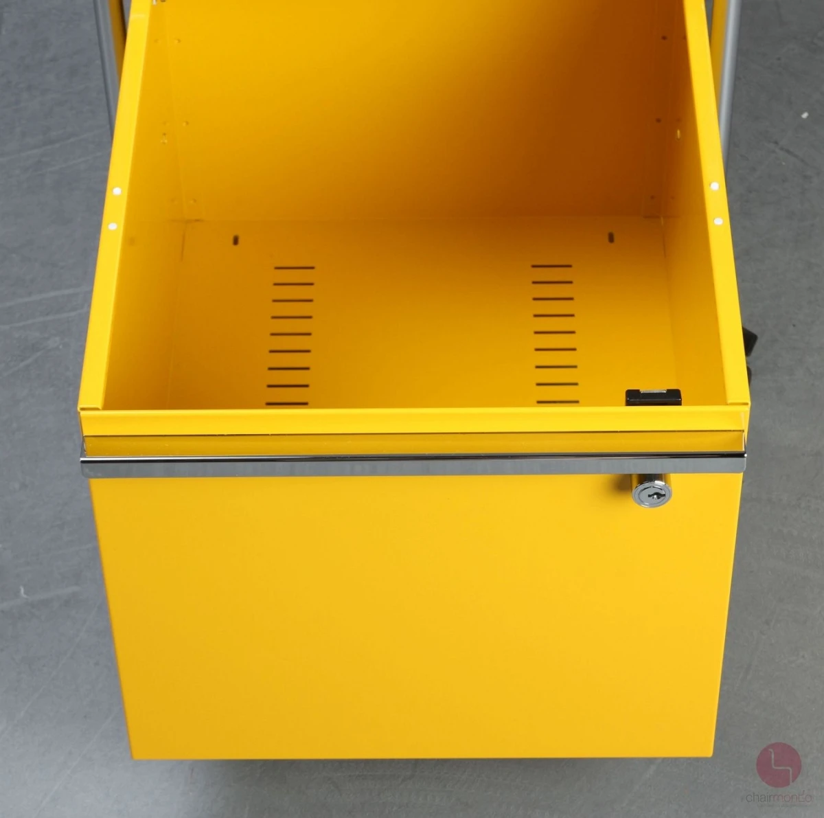USM Haller Rollcontainer Gelb mit zwei Schubladen