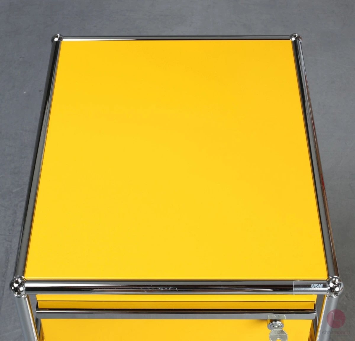 USM Haller Rollcontainer Gelb mit zwei Schubladen