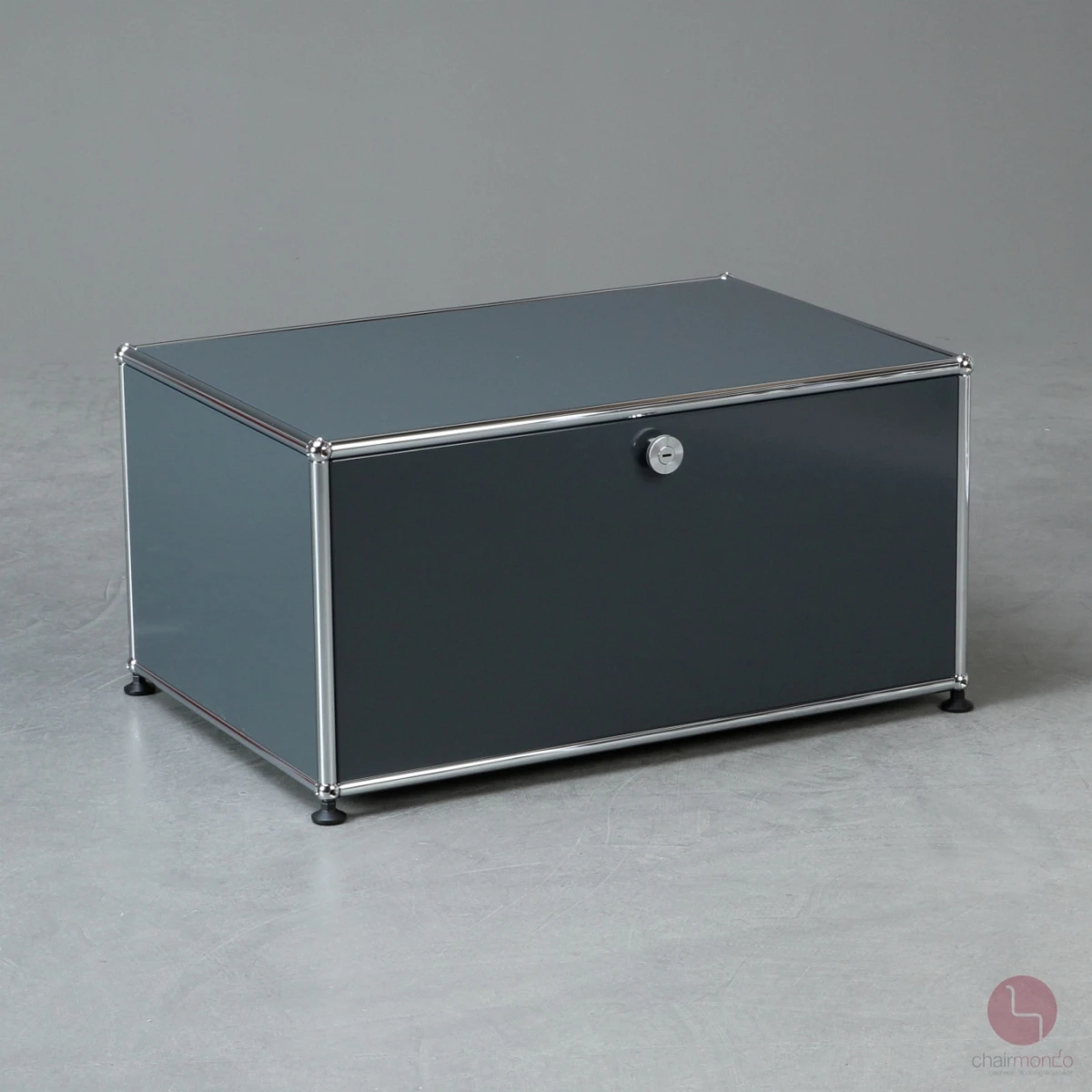 USM Haller Lowboard Box in Anthrazit mit Klapptür gebraucht