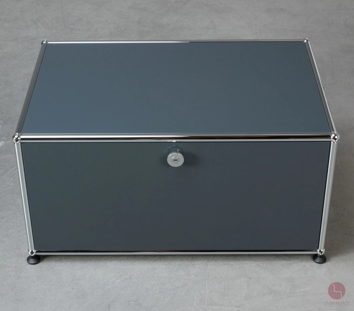 USM Haller Lowboard Box in Anthrazit mit Klapptür gebraucht