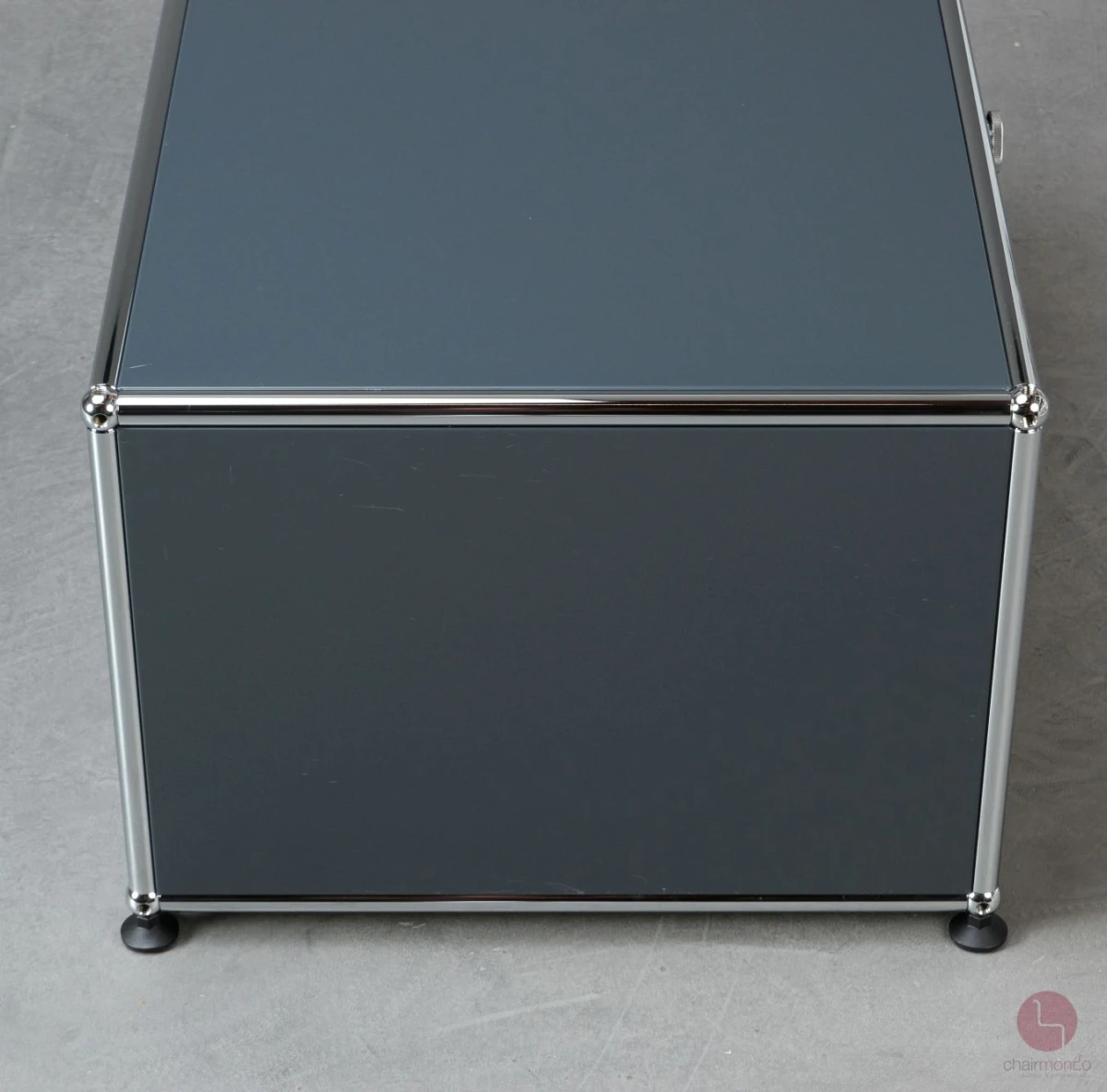 USM Haller Lowboard Box in Anthrazit mit Klapptür gebraucht