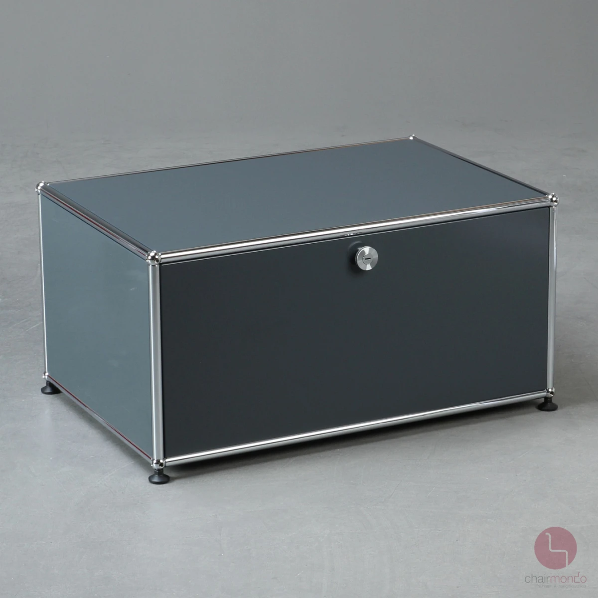 USM Haller Lowboard Box in Anthrazit mit Klapptür gebraucht