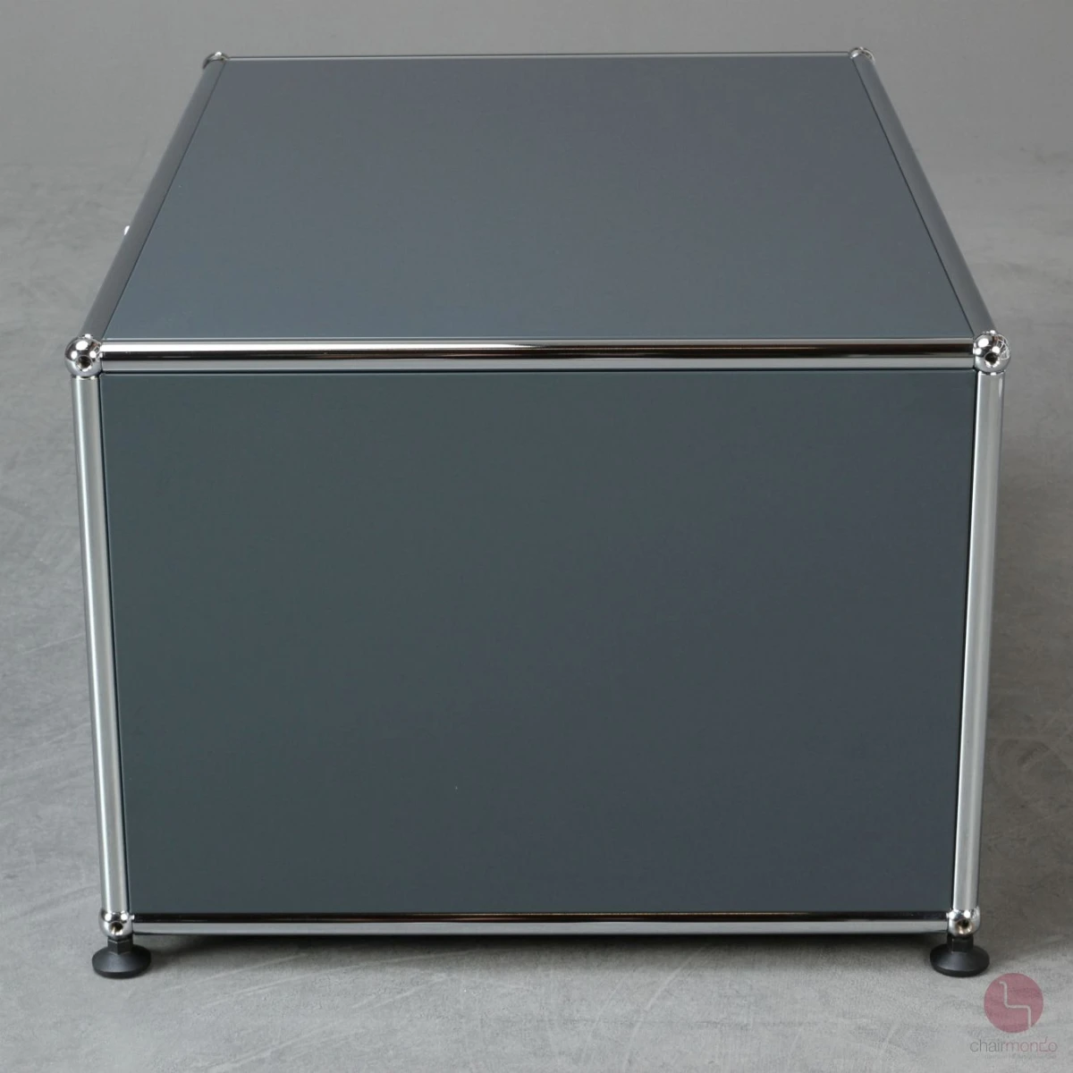 USM Haller Lowboard Box in Anthrazit mit Klapptür gebraucht