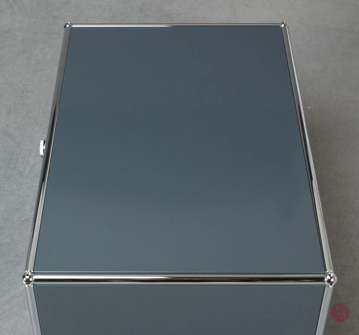 USM Haller Lowboard Box in Anthrazit mit Klapptür gebraucht
