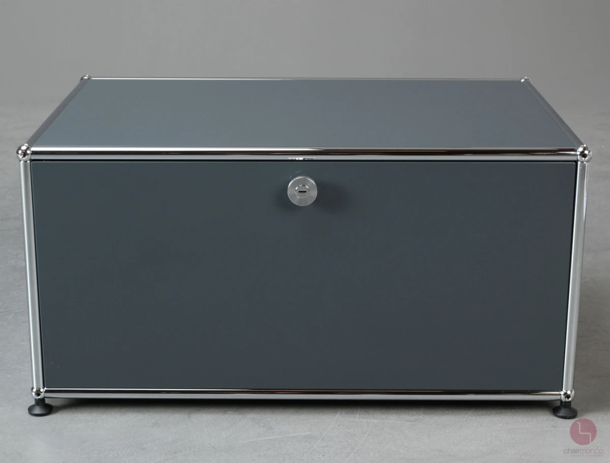 USM Haller Lowboard Box in Anthrazit mit Klapptür gebraucht