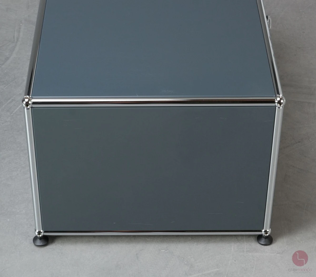 USM Haller Lowboard Box in Anthrazit mit Klapptür gebraucht