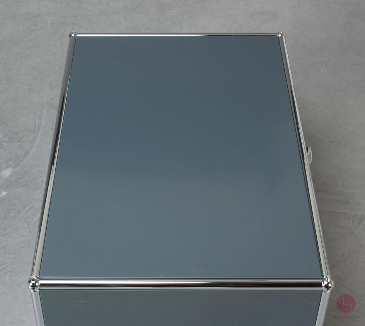 USM Haller Lowboard Box in Anthrazit mit Klapptür gebraucht