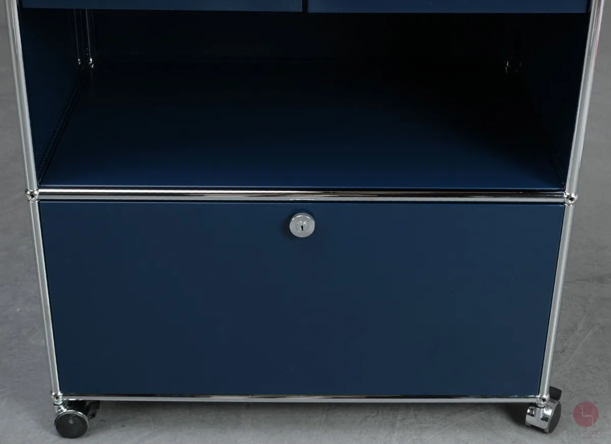 USM Haller Medienboard in Stahlblau mit zwei Schubladen und Schubtür gebraucht