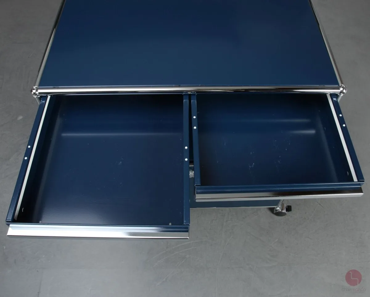 USM Haller Medienboard in Stahlblau mit zwei Schubladen und Schubtür gebraucht