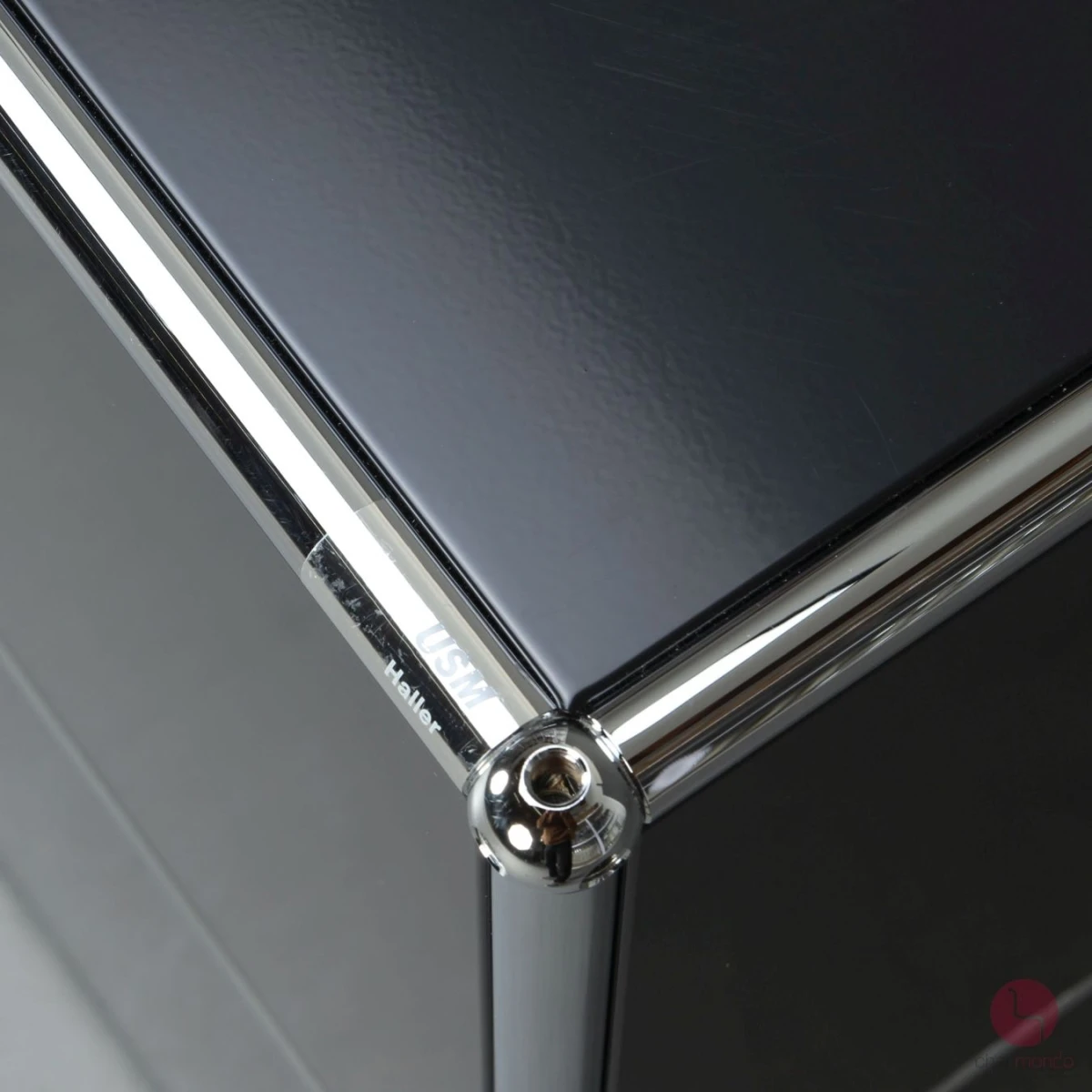 USM Haller Sideboard Schwarz mit zwei Klapptüren und vier Fächern gebraucht