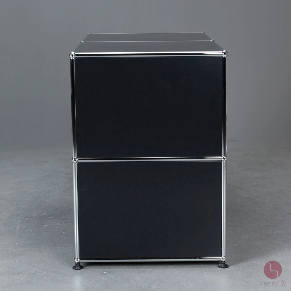 USM Haller Sideboard Schwarz mit zwei Klapptüren und vier Fächern gebraucht