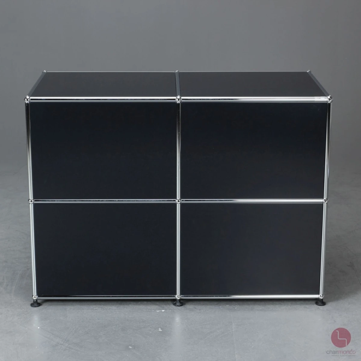 USM Haller Sideboard Schwarz mit zwei Klapptüren und vier Fächern gebraucht