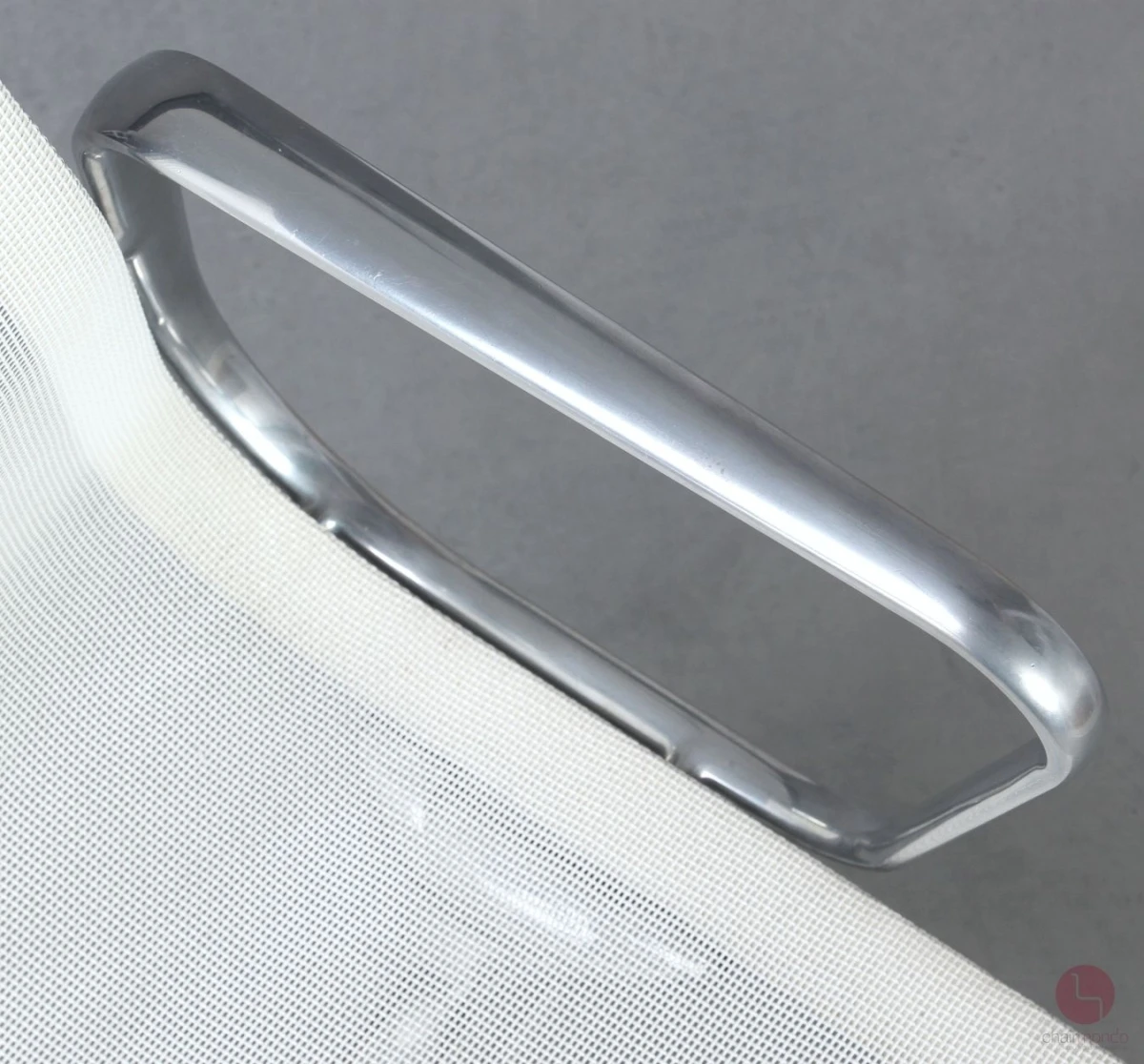 Vitra EA 108 Aluminium Chair mit weißem Netz gebraucht Vitra EA 108 Aluminium Chair mit weißem Netz gebraucht