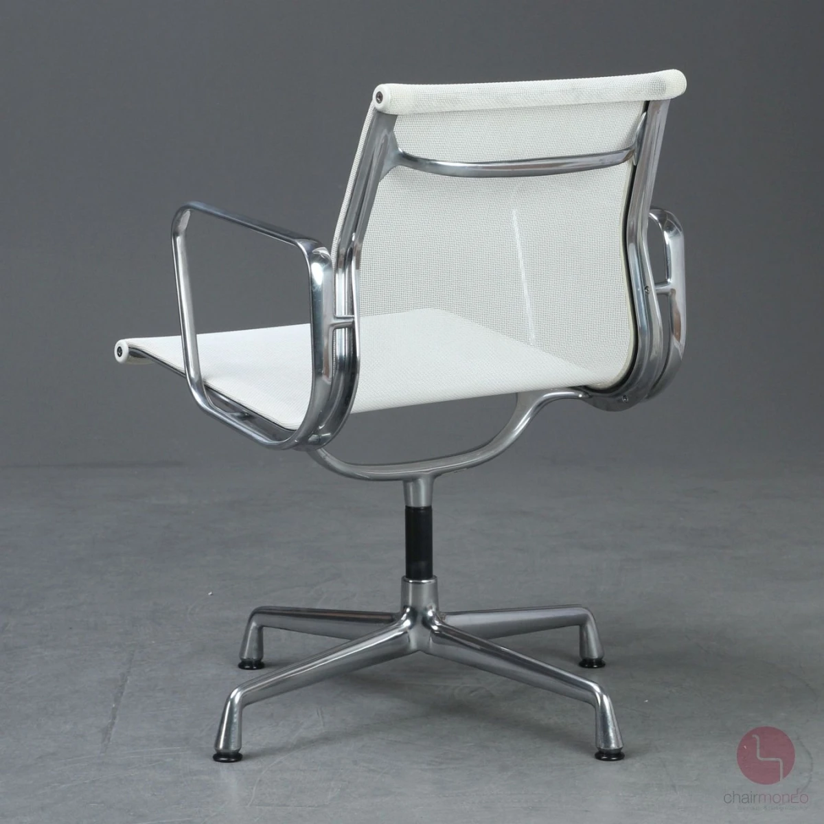 Vitra EA 108 Aluminium Chair mit weißem Netz gebraucht Vitra EA 108 Aluminium Chair mit weißem Netz gebraucht