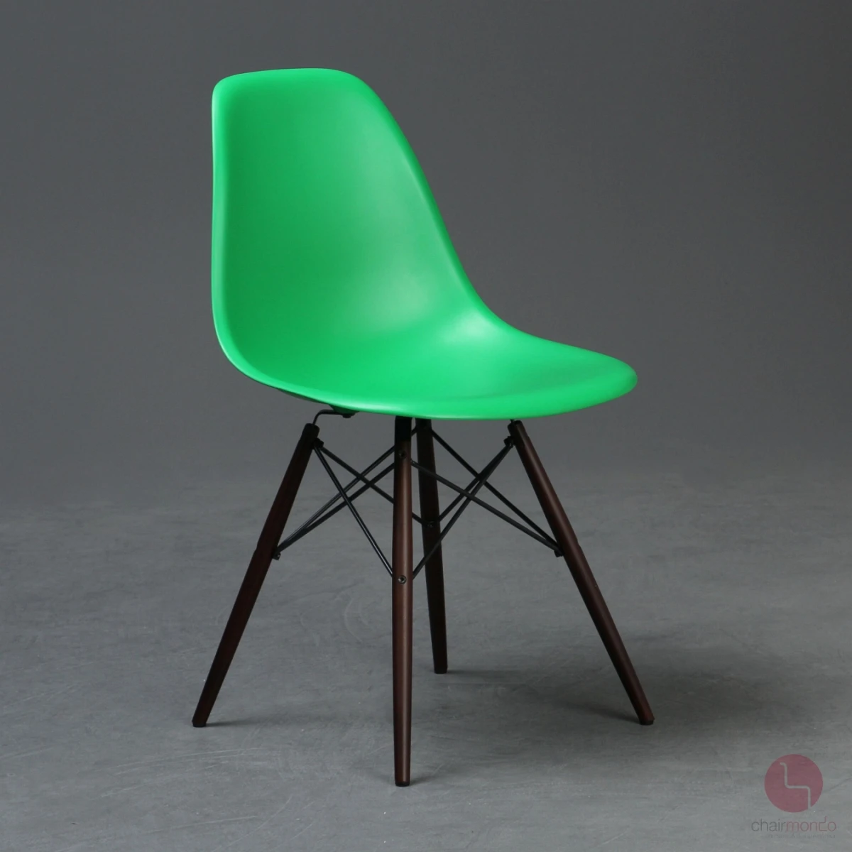 Vitra Side Chair DSW in Grün mit braunem Ahorn Gestell gebraucht