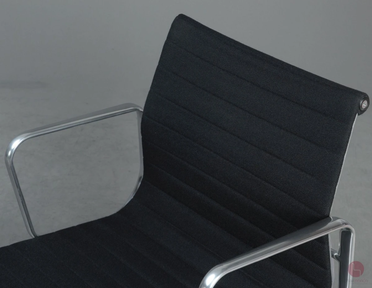 Vitra EA 108 Aluminium Chair Alu poliert Hopsak schwarz gebraucht