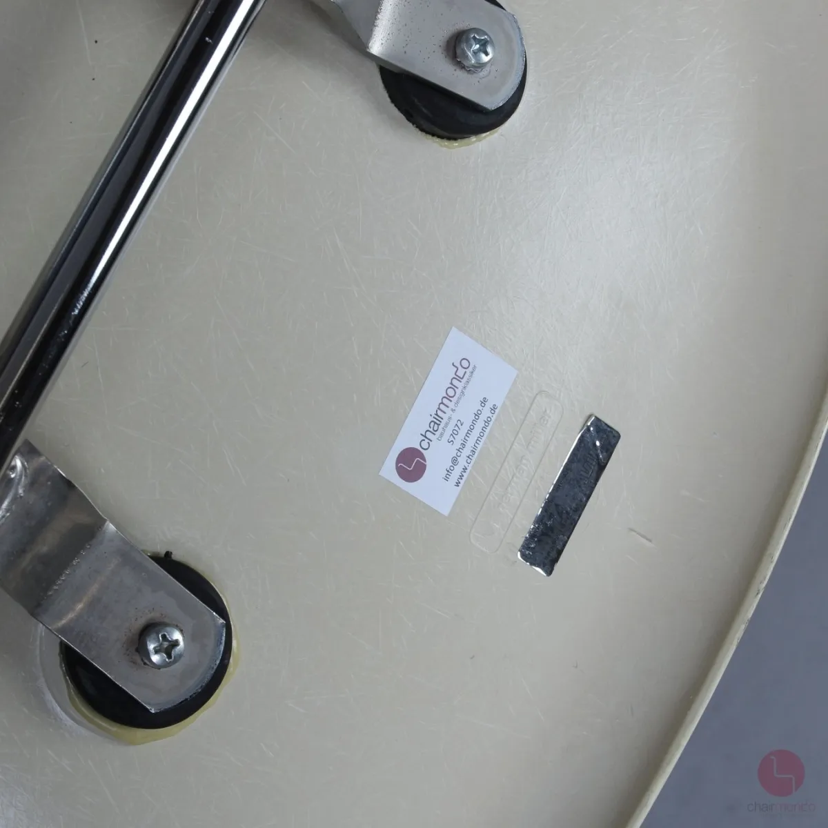 Vitra Eames Side Chair Beige Fiberglas DSS Stacking Base gebraucht