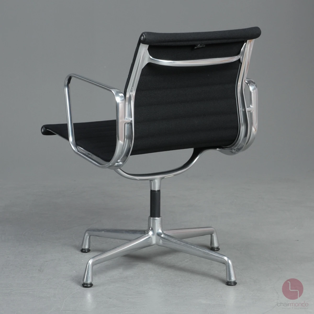 Vitra EA 108 Aluminium Chair Alu poliert Hopsak schwarz gebraucht