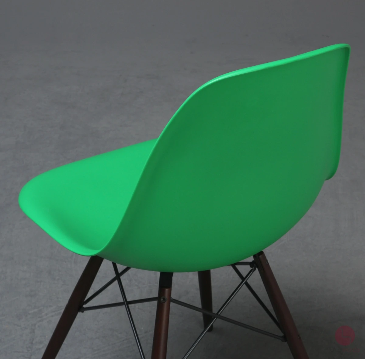 Vitra Side Chair DSW in Grün mit braunem Ahorn Gestell gebraucht