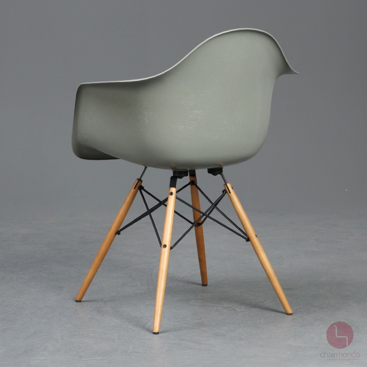 Vitra DAW Fiberglas Armchair in grau grün Raw Umber gebraucht