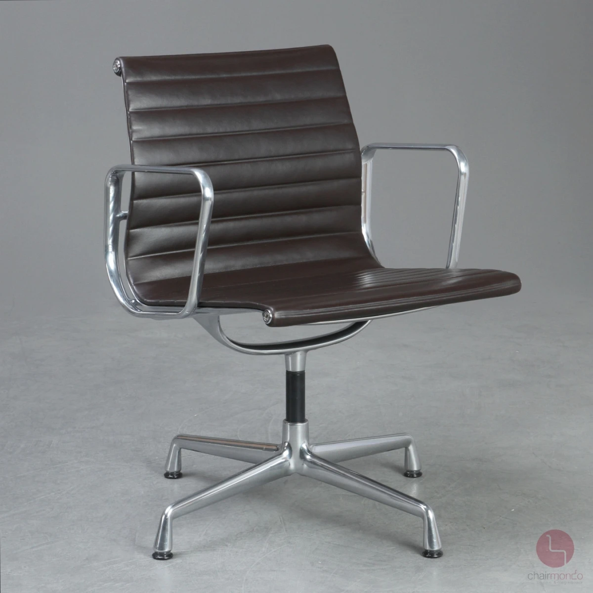 Vitra EA 108 Aluminium Chair Leder Braun gebraucht Vitra EA 108 Aluminium Chair Leder Braun gebraucht