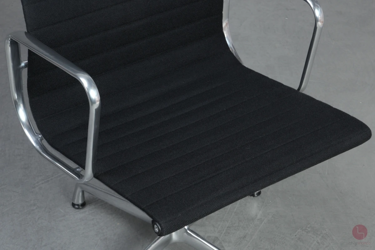 Vitra EA 108 Aluminium Chair Alu poliert Hopsak schwarz gebraucht