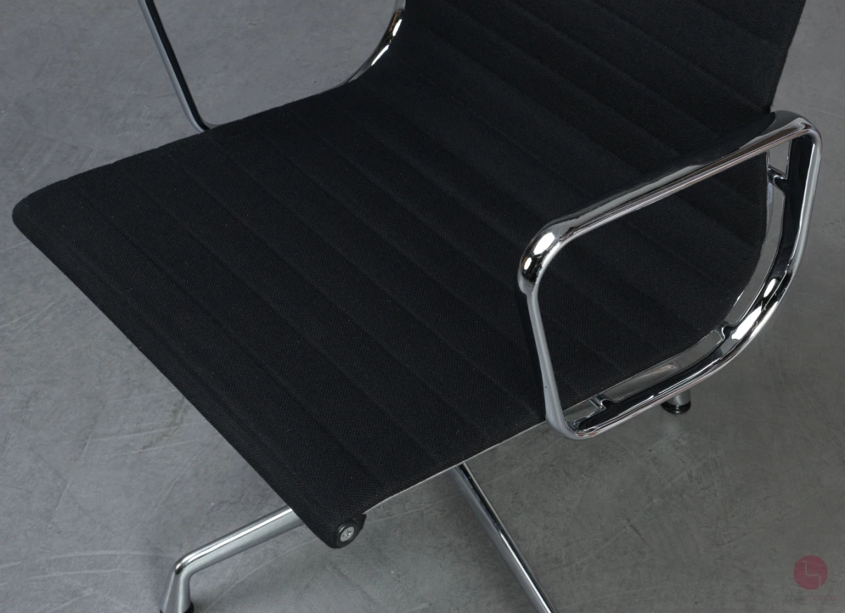 Vitra EA 108 Aluminium Chair Hopsak Schwarz 1980er gebraucht