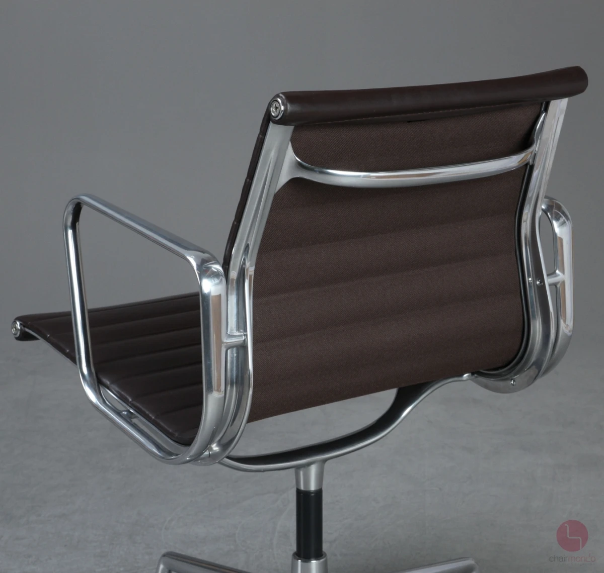 Vitra EA 108 Aluminium Chair Leder Braun gebraucht Vitra EA 108 Aluminium Chair Leder Braun gebraucht