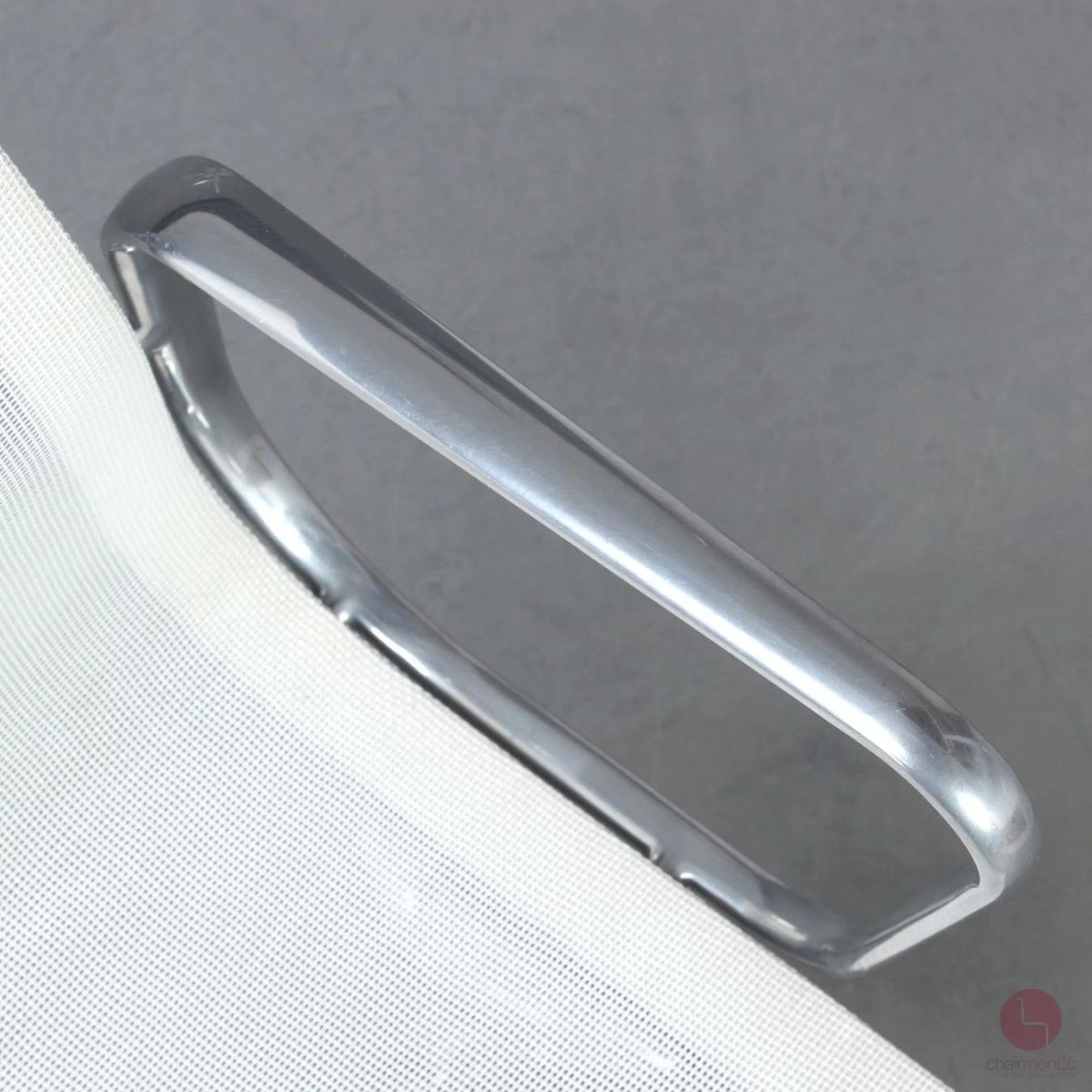 Vitra EA 108 Aluminium Chair mit weißem Netz gebraucht Vitra EA 108 Aluminium Chair mit weißem Netz gebraucht