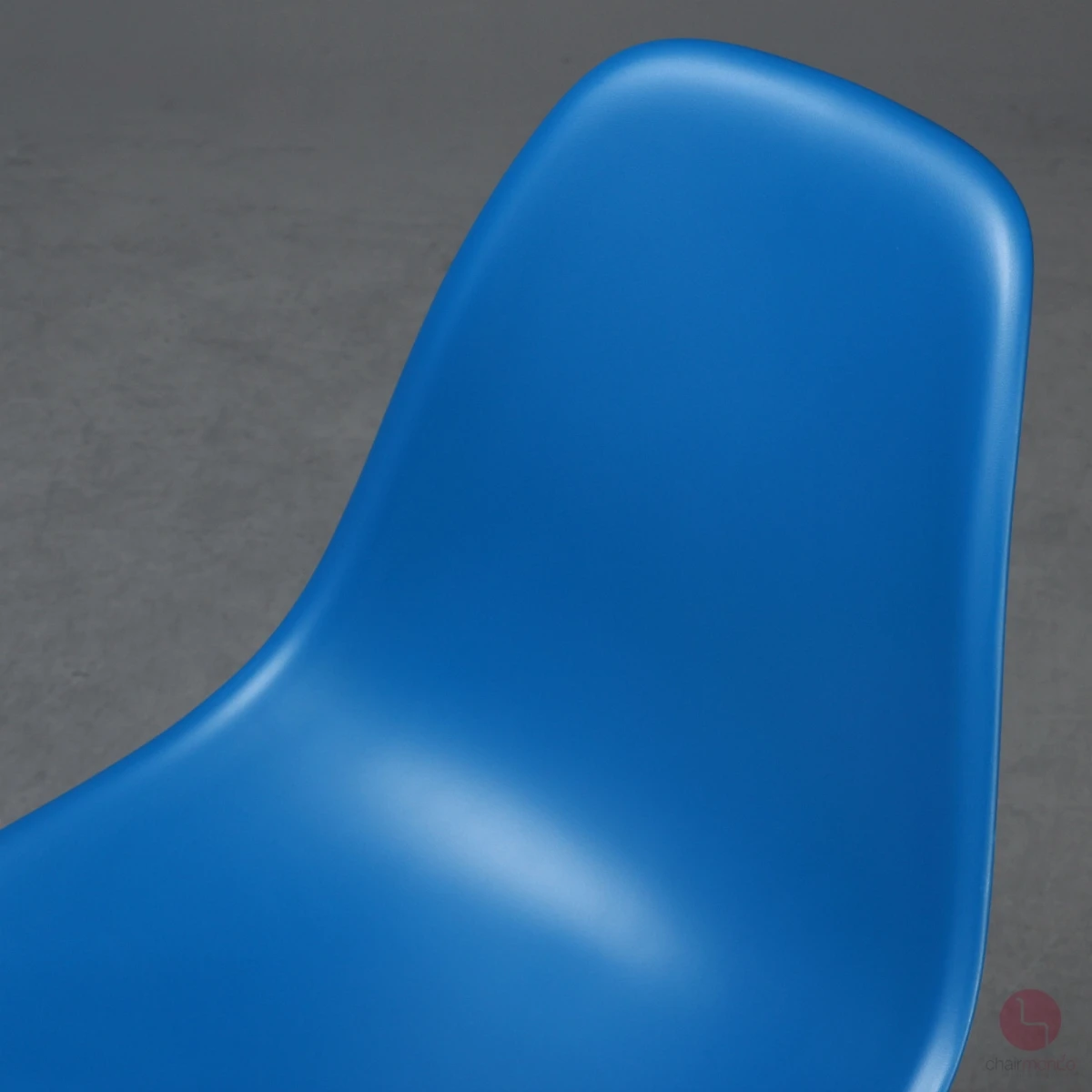 Vitra Side Chair DSW in Blau mit schwarzem Ahorn Gestell gebraucht